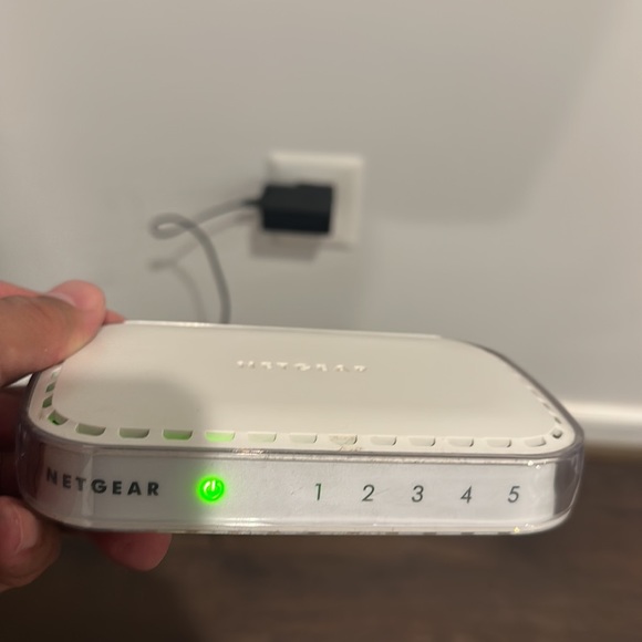 Netgear 5 port fast Ethernet switch 10/100 mps - Picture 6 of 6